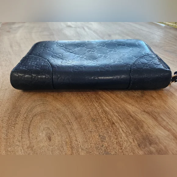 EUC GUCCI Guccissima Black Embossed Zip Wallet
